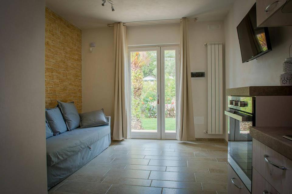 الشقق الفندقية أوستونيفي  Residenza Aurora المظهر الخارجي الصورة